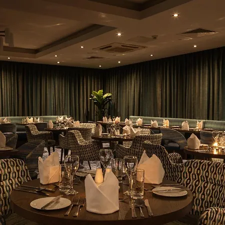 麦克威廉姆公园酒店 酒店