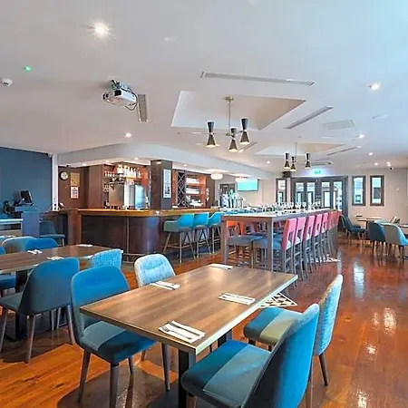 麦克威廉姆公园酒店 酒店 4*