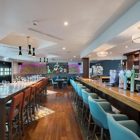 麦克威廉姆公园酒店 4*