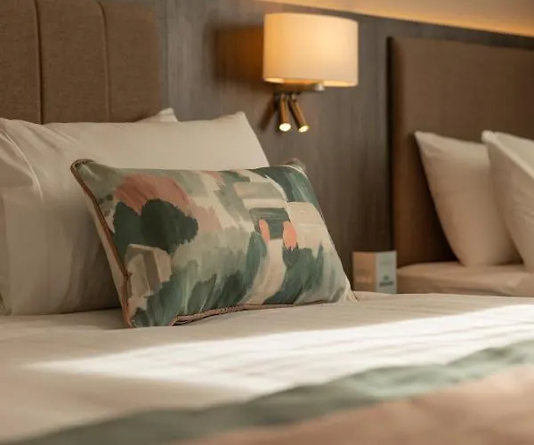 Hotel Mcwilliam Park 4*